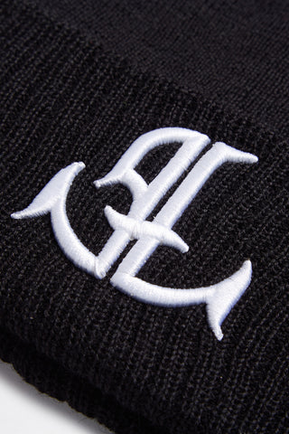 Beanie logo detail